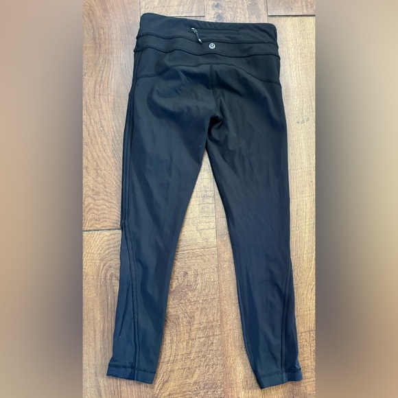 Lululemon women’s calf relief cropped leggings
Size 4 - Picture 8 of 10